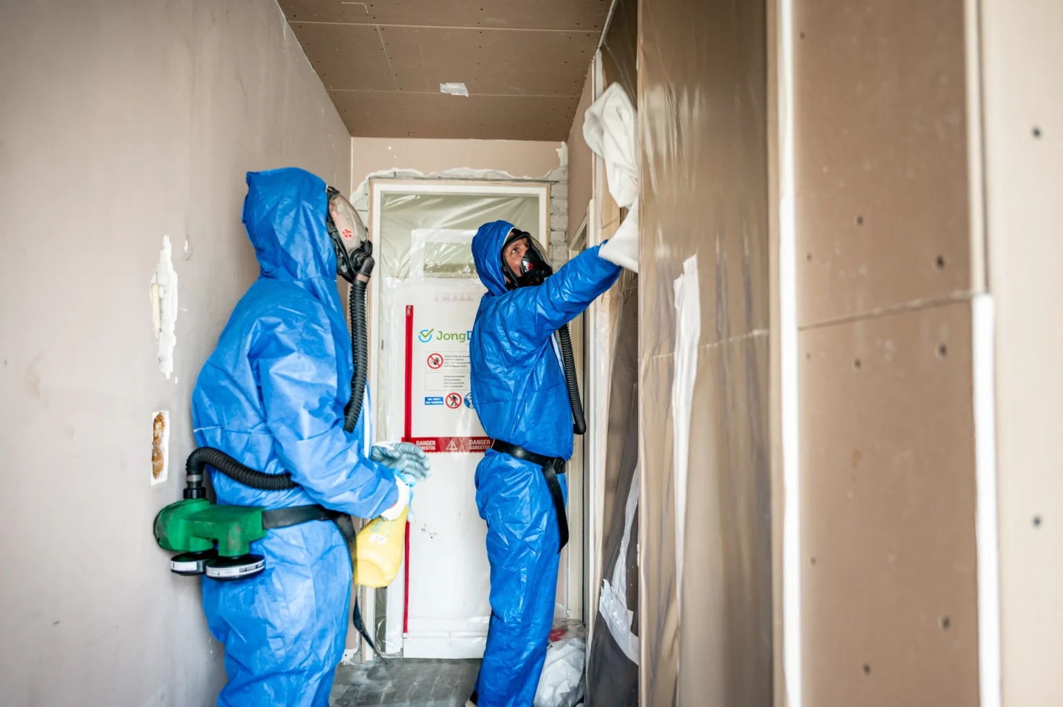 Aan het werk bij JongDijk Asbestsanering