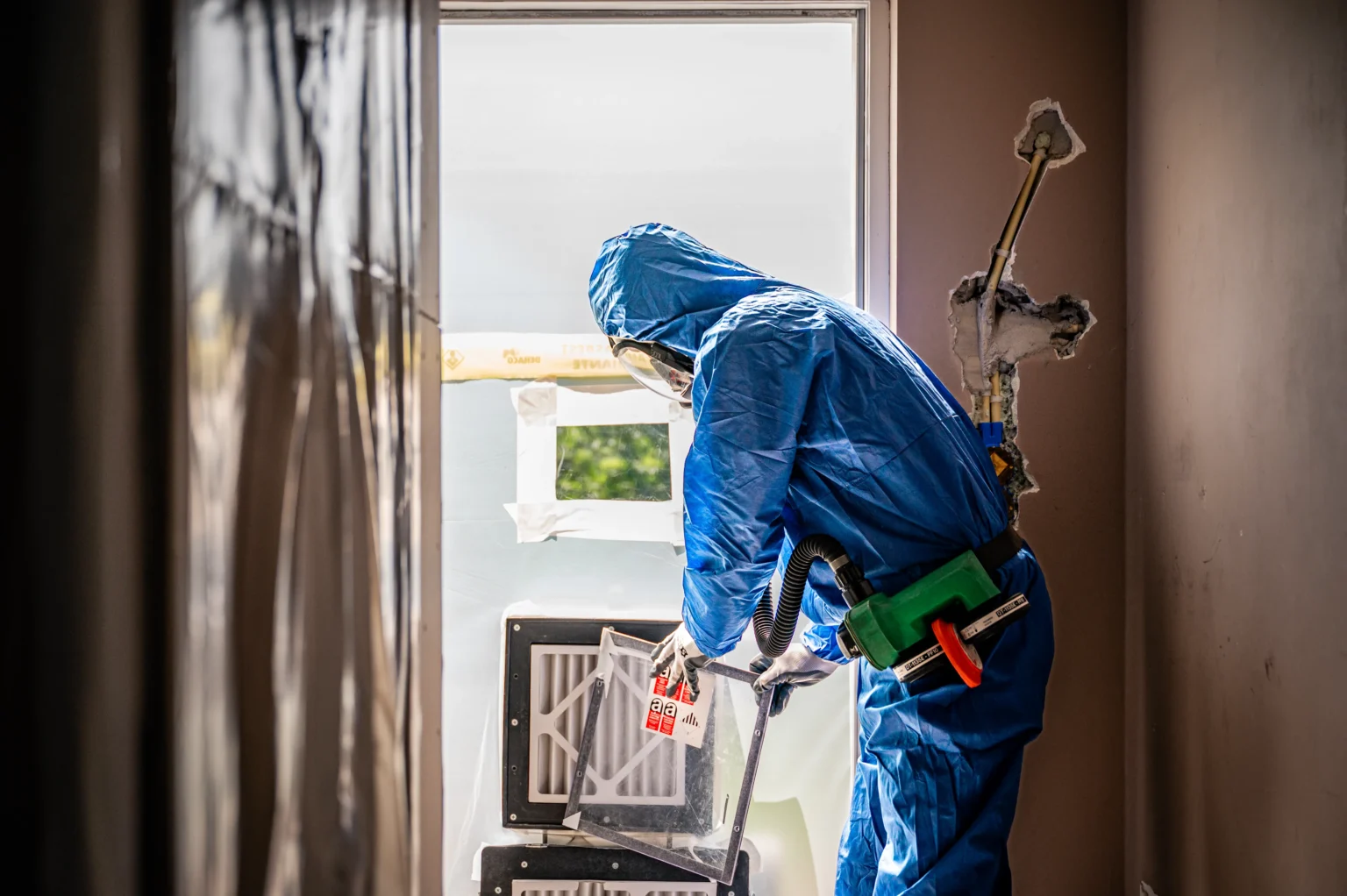 Aan het werk bij JongDijk Asbestsanering